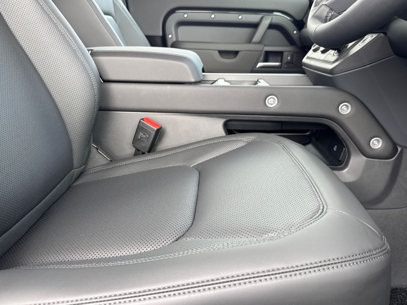  LAND ROVER DEFENDER 3.0 D250 X-Dynamic SE 90 3dr Auto 5307873