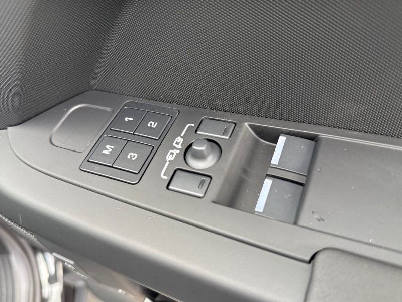  LAND ROVER DEFENDER 3.0 D250 X-Dynamic SE 90 3dr Auto 5307871