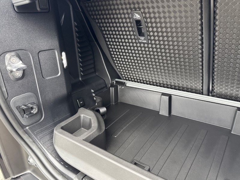  LAND ROVER DEFENDER 3.0 D250 X-Dynamic SE 90 3dr Auto 5307881