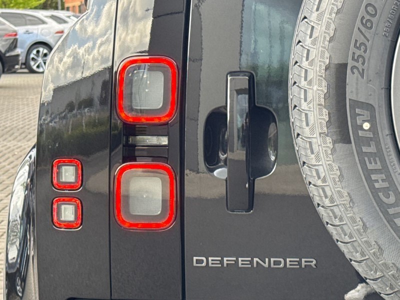  LAND ROVER DEFENDER 3.0 D250 X-Dynamic SE 90 3dr Auto 5307868