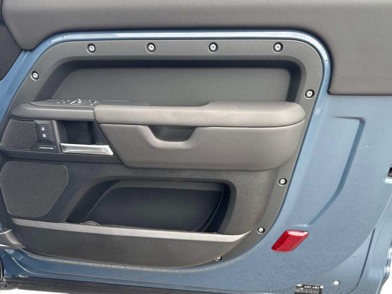  LAND ROVER DEFENDER 3.0 D250 X-Dynamic SE 90 3dr Auto 5312344