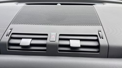 LAND ROVER DEFENDER 3.0 D250 X-Dynamic SE 90 3dr Auto 5312353