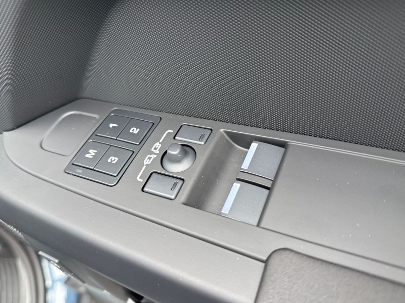  LAND ROVER DEFENDER 3.0 D250 X-Dynamic SE 90 3dr Auto 5312345