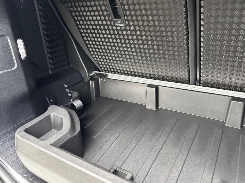  LAND ROVER DEFENDER 3.0 D250 X-Dynamic SE 90 3dr Auto 5312355