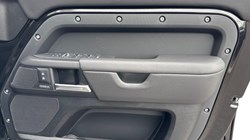 LAND ROVER DEFENDER 3.0 D350 X-Dynamic HSE 110 5dr Auto 5313170