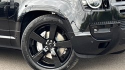 LAND ROVER DEFENDER 3.0 D350 X-Dynamic HSE 110 5dr Auto 5313181