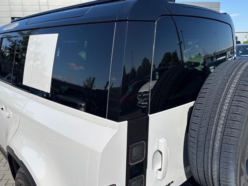  LAND ROVER DEFENDER 3.0 D250 X-Dynamic SE 110 5dr Auto 5592773