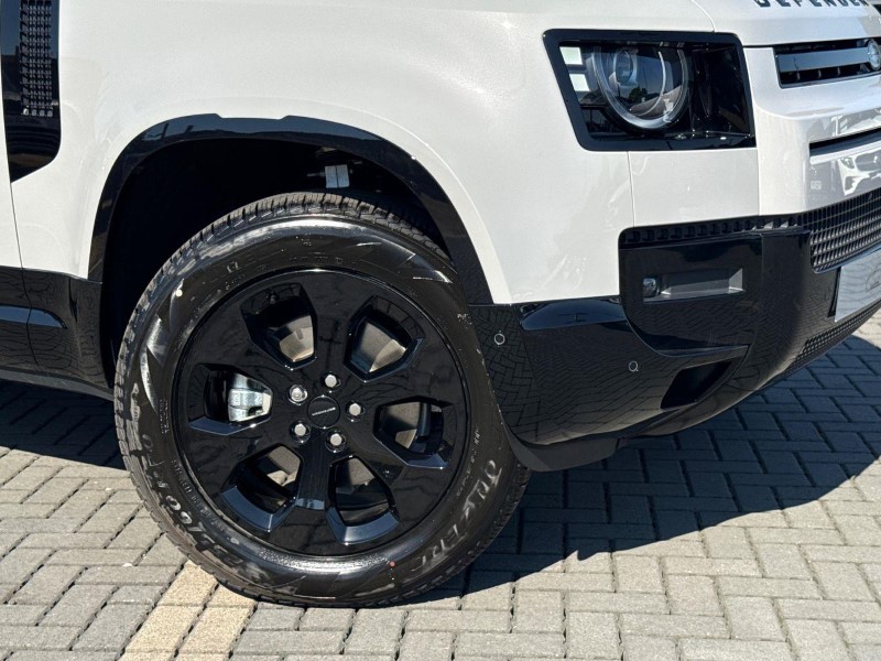  LAND ROVER DEFENDER 3.0 D250 X-Dynamic SE 110 5dr Auto 5592807