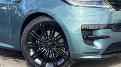 LAND ROVER RANGE ROVER SPORT 3.0 P460e Dynamic SE 5dr Auto 5911775