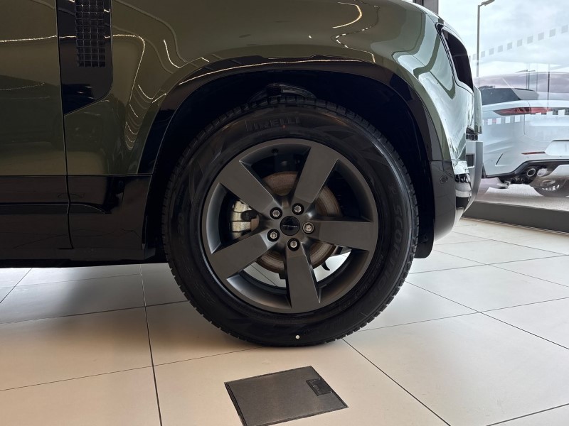  LAND ROVER DEFENDER 3.0 D250 X-Dynamic SE 110 5dr Auto 5465725