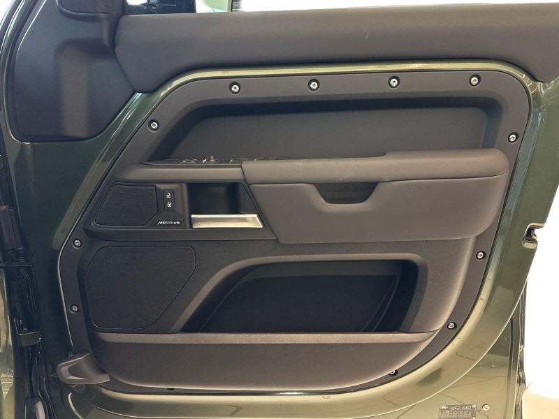  LAND ROVER DEFENDER 3.0 D250 X-Dynamic SE 110 5dr Auto 5465738
