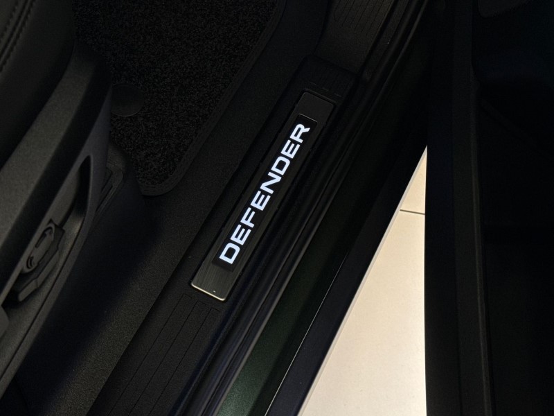  LAND ROVER DEFENDER 3.0 D250 X-Dynamic SE 110 5dr Auto 5465755