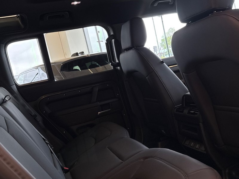 LAND ROVER DEFENDER 3.0 D250 X-Dynamic SE 110 5dr Auto 5465768