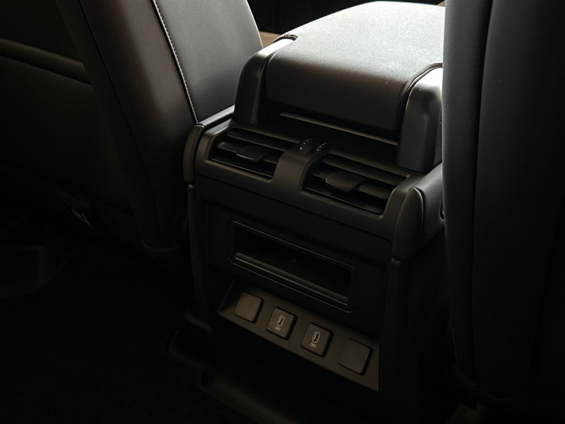  LAND ROVER DEFENDER 3.0 D250 X-Dynamic SE 110 5dr Auto 5465735