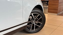 LAND ROVER RANGE ROVER VELAR 2.0 D200 MHEV Belgravia Edition 5dr Auto 5821356