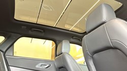 LAND ROVER RANGE ROVER VELAR 2.0 D200 MHEV Belgravia Edition 5dr Auto 5821328