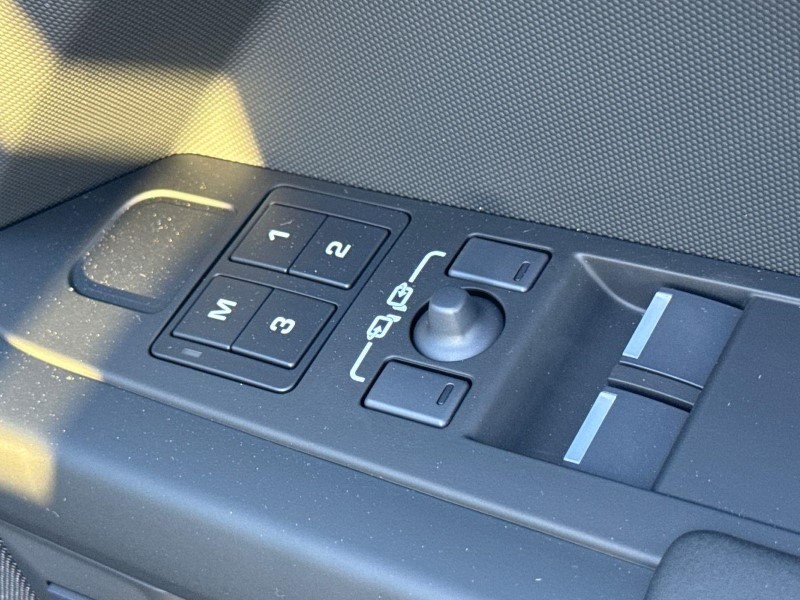  LAND ROVER DEFENDER 3.0 D250 X-Dynamic SE 90 3dr Auto 5914251