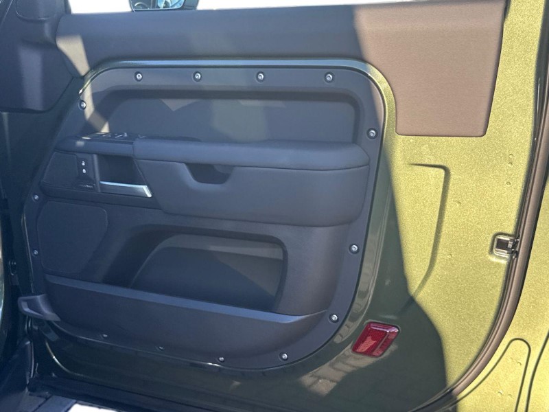  LAND ROVER DEFENDER 3.0 D250 X-Dynamic SE 90 3dr Auto 5914250