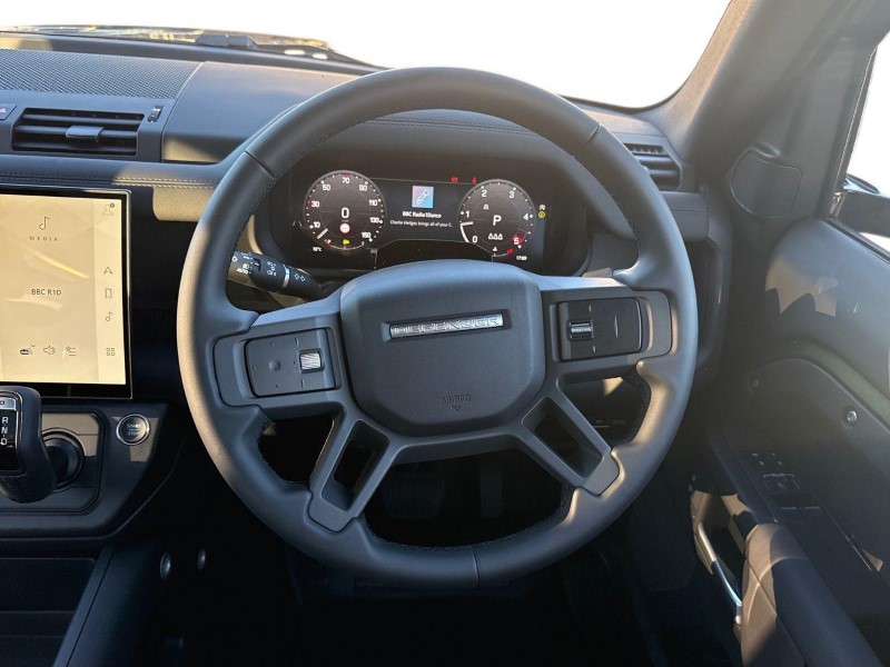  LAND ROVER DEFENDER 3.0 D250 X-Dynamic SE 90 3dr Auto 5914243