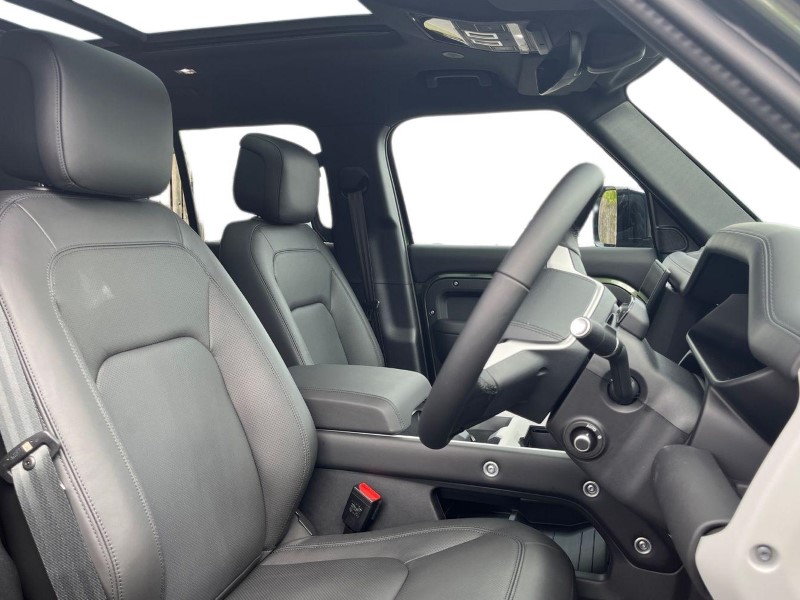  LAND ROVER DEFENDER 3.0 D250 X-Dynamic HSE 110 5dr Auto 5508292
