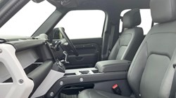 LAND ROVER DEFENDER 3.0 D250 X-Dynamic HSE 110 5dr Auto 5508268