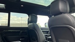 LAND ROVER DEFENDER 3.0 D250 X-Dynamic HSE 110 5dr Auto 5508321