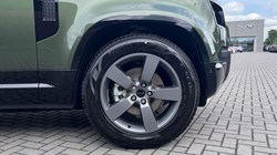 LAND ROVER DEFENDER 3.0 D250 X-Dynamic HSE 110 5dr Auto 5508273