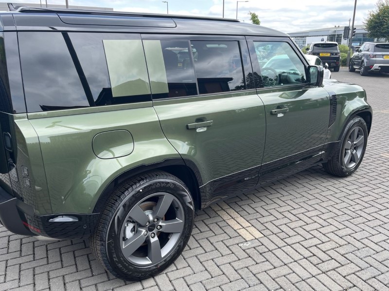  LAND ROVER DEFENDER 3.0 D250 X-Dynamic HSE 110 5dr Auto 5508319
