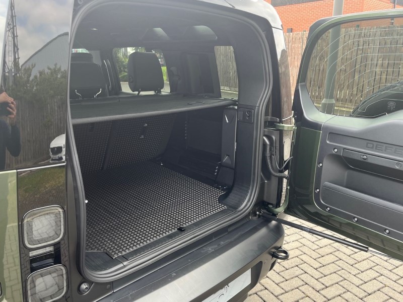  LAND ROVER DEFENDER 3.0 D250 X-Dynamic HSE 110 5dr Auto 5508308