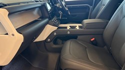 LAND ROVER DEFENDER 3.0 D250 X-Dynamic HSE 110 5dr Auto 5839975