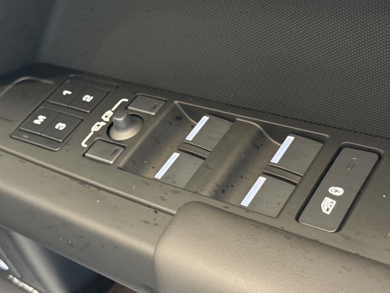 LAND ROVER DEFENDER 3.0 D250 X-Dynamic HSE 110 5dr Auto 5839995