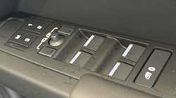 LAND ROVER DEFENDER 3.0 D250 X-Dynamic HSE 110 5dr Auto 5839995