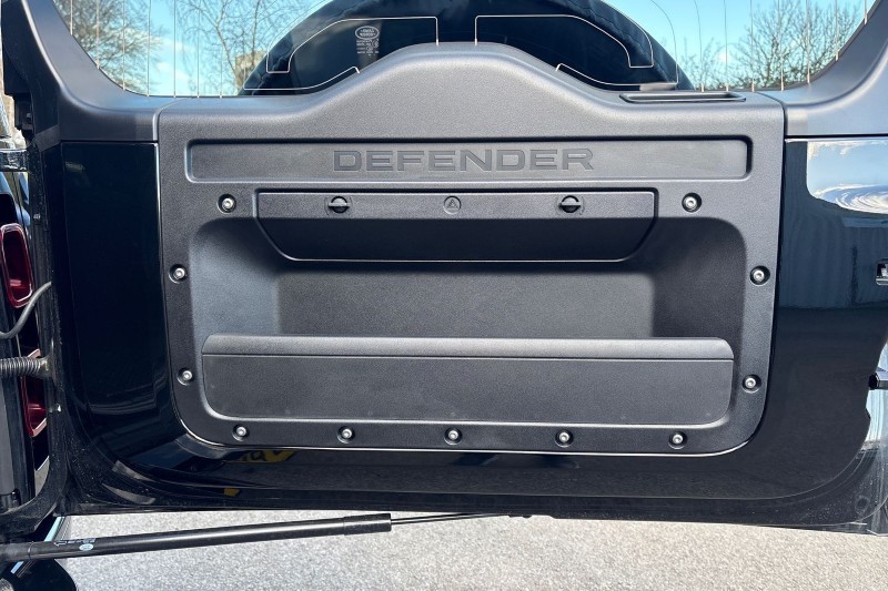 2025 (75) LAND ROVER DEFENDER 3.0 D250 X-Dynamic SE 110 5dr Auto 5168290