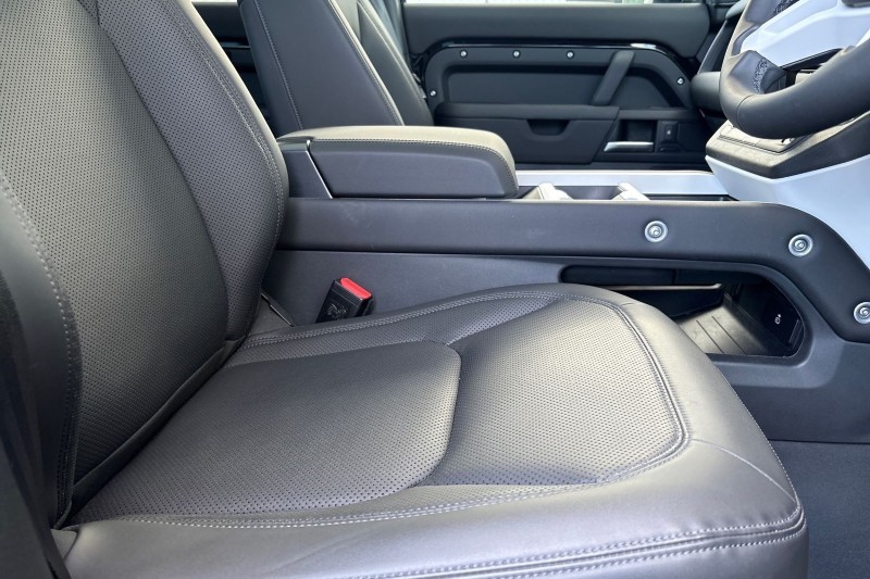 2025 (75) LAND ROVER DEFENDER 3.0 D250 X-Dynamic SE 110 5dr Auto 5168272