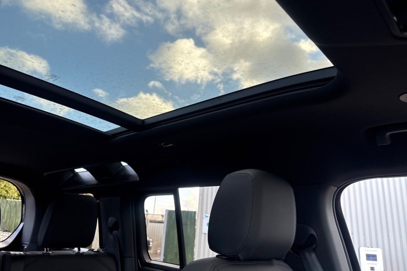 2025 (75) LAND ROVER DEFENDER 3.0 D250 X-Dynamic SE 110 5dr Auto 5168268