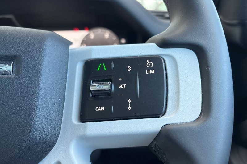 2025 (75) LAND ROVER DEFENDER 3.0 D250 X-Dynamic SE 110 5dr Auto 5168276