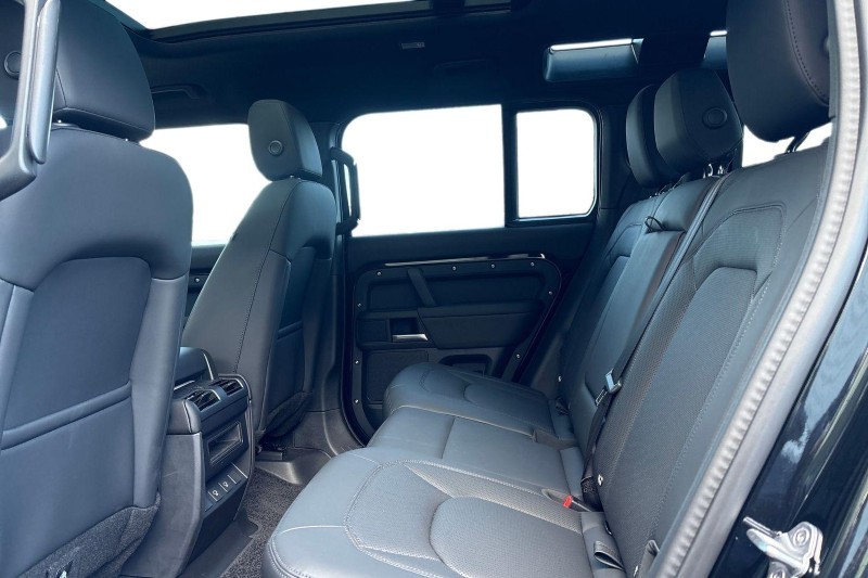 2025 (75) LAND ROVER DEFENDER 3.0 D250 X-Dynamic SE 110 5dr Auto 5168251