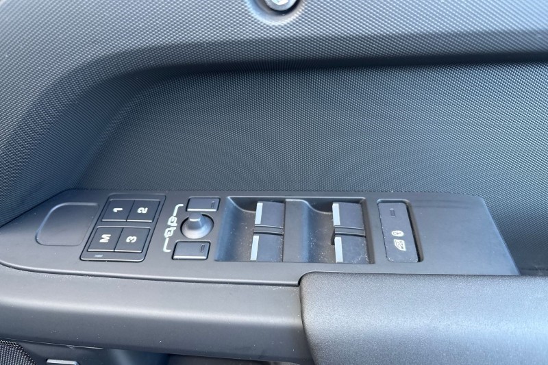 2025 (75) LAND ROVER DEFENDER 3.0 D250 X-Dynamic SE 110 5dr Auto 5168270