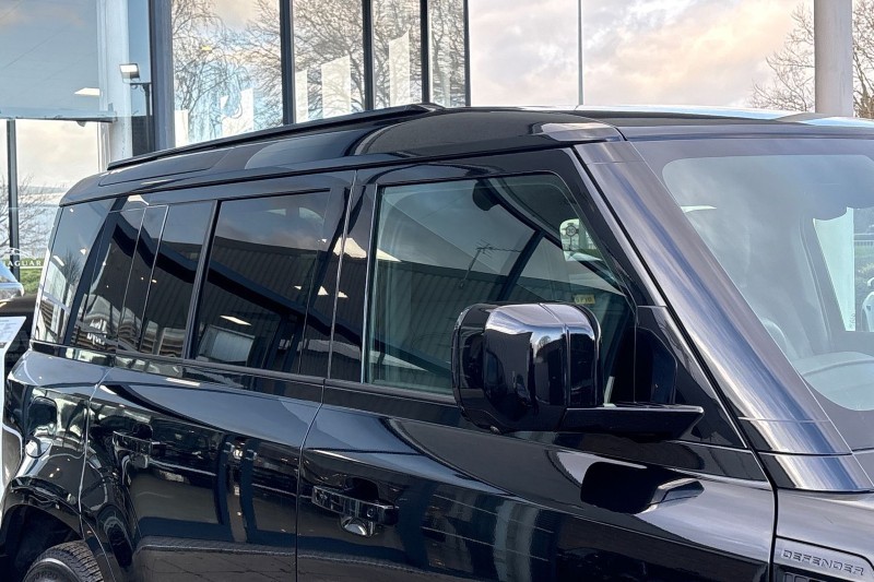 2025 (75) LAND ROVER DEFENDER 3.0 D250 X-Dynamic SE 110 5dr Auto 5168299