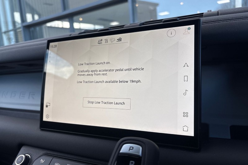 2025 (75) LAND ROVER DEFENDER 3.0 D250 X-Dynamic SE 110 5dr Auto 5168286