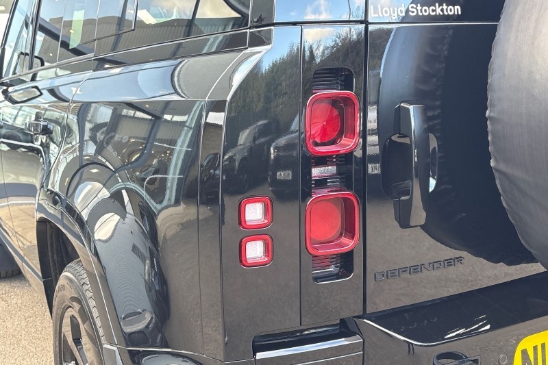 2025 (75) LAND ROVER DEFENDER 3.0 D250 X-Dynamic SE 110 5dr Auto 5168266