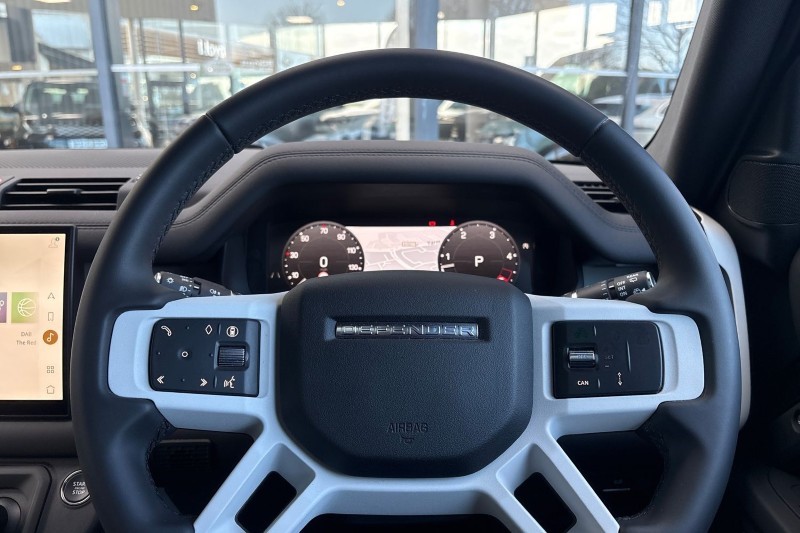 2025 (75) LAND ROVER DEFENDER 3.0 D250 X-Dynamic SE 110 5dr Auto 5168274