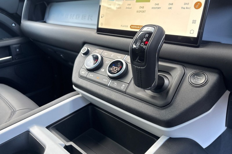 2025 (75) LAND ROVER DEFENDER 3.0 D250 X-Dynamic SE 110 5dr Auto 5168260