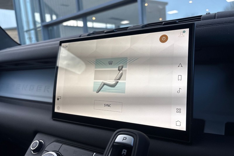 2025 (75) LAND ROVER DEFENDER 3.0 D250 X-Dynamic SE 110 5dr Auto 5168281