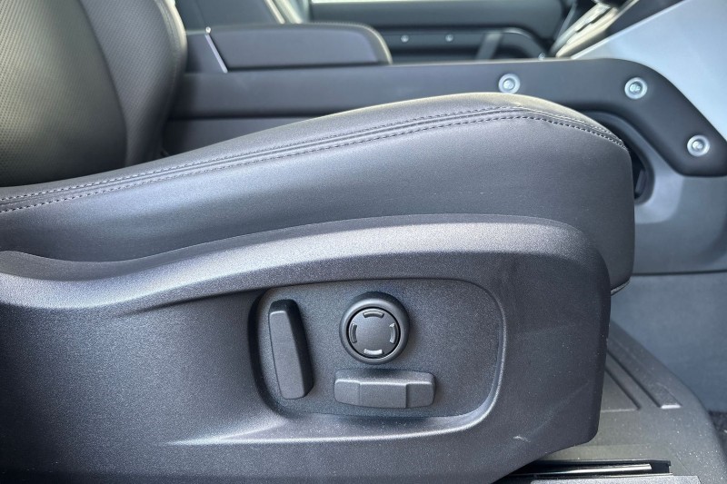 2025 (75) LAND ROVER DEFENDER 3.0 D250 X-Dynamic SE 110 5dr Auto 5168271