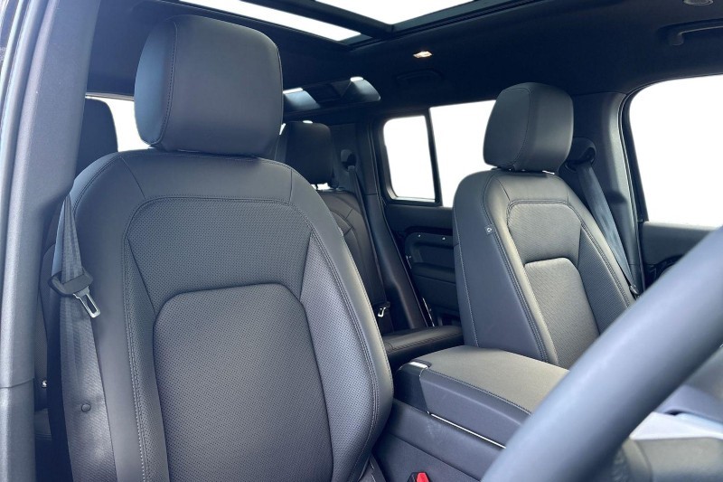 2025 (75) LAND ROVER DEFENDER 3.0 D250 X-Dynamic SE 110 5dr Auto 5168273