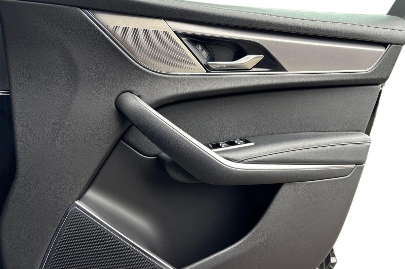 2022 (22) JAGUAR F-PACE 2.0 D200 R-Dynamic S 5dr Auto AWD 4638166