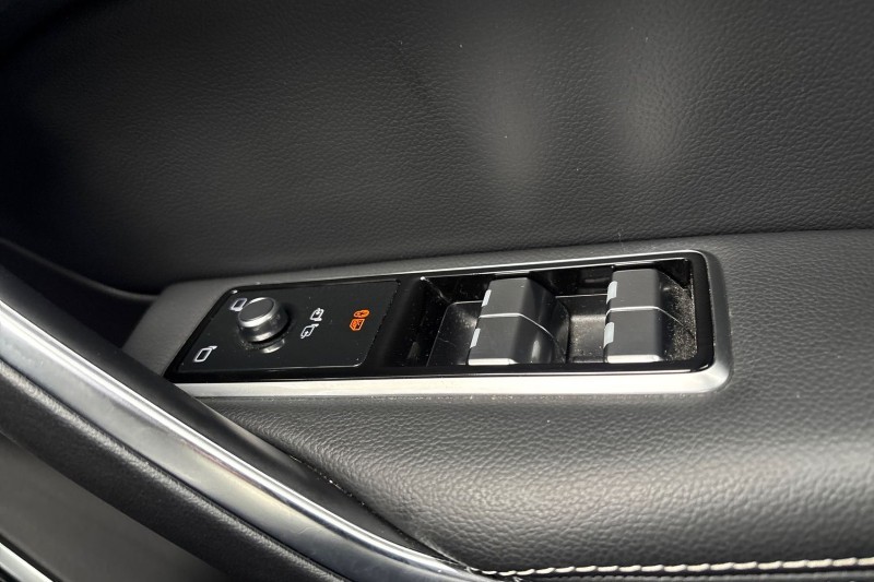 2022 (22) JAGUAR F-PACE 2.0 D200 R-Dynamic S 5dr Auto AWD 4638167