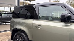 2023 (23) LAND ROVER DEFENDER 3.0 D250 X-Dynamic HSE 90 3dr Auto 4660938
