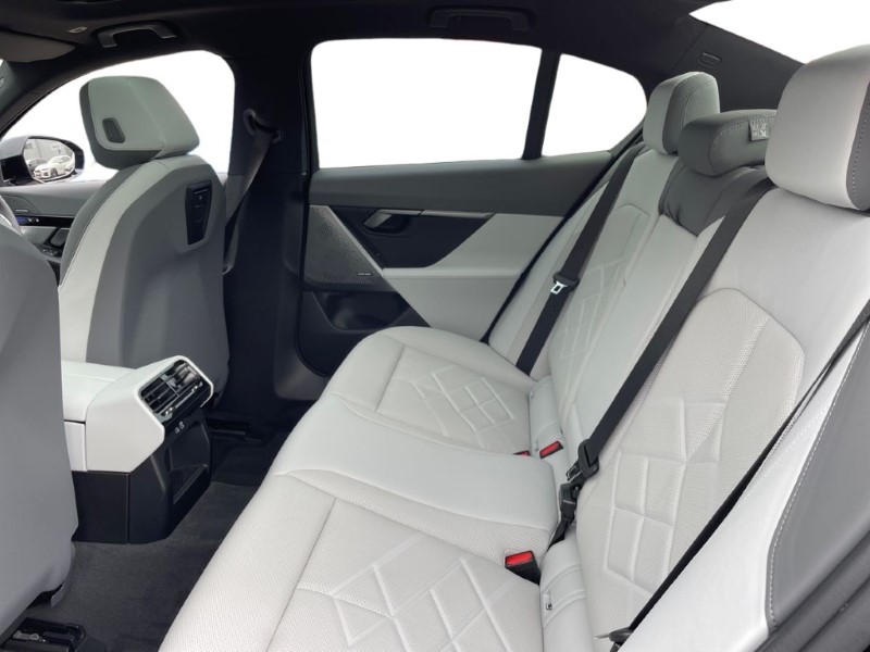 2025 (74) BMW 5 SERIES 520i M Sport 4dr Auto 3392072